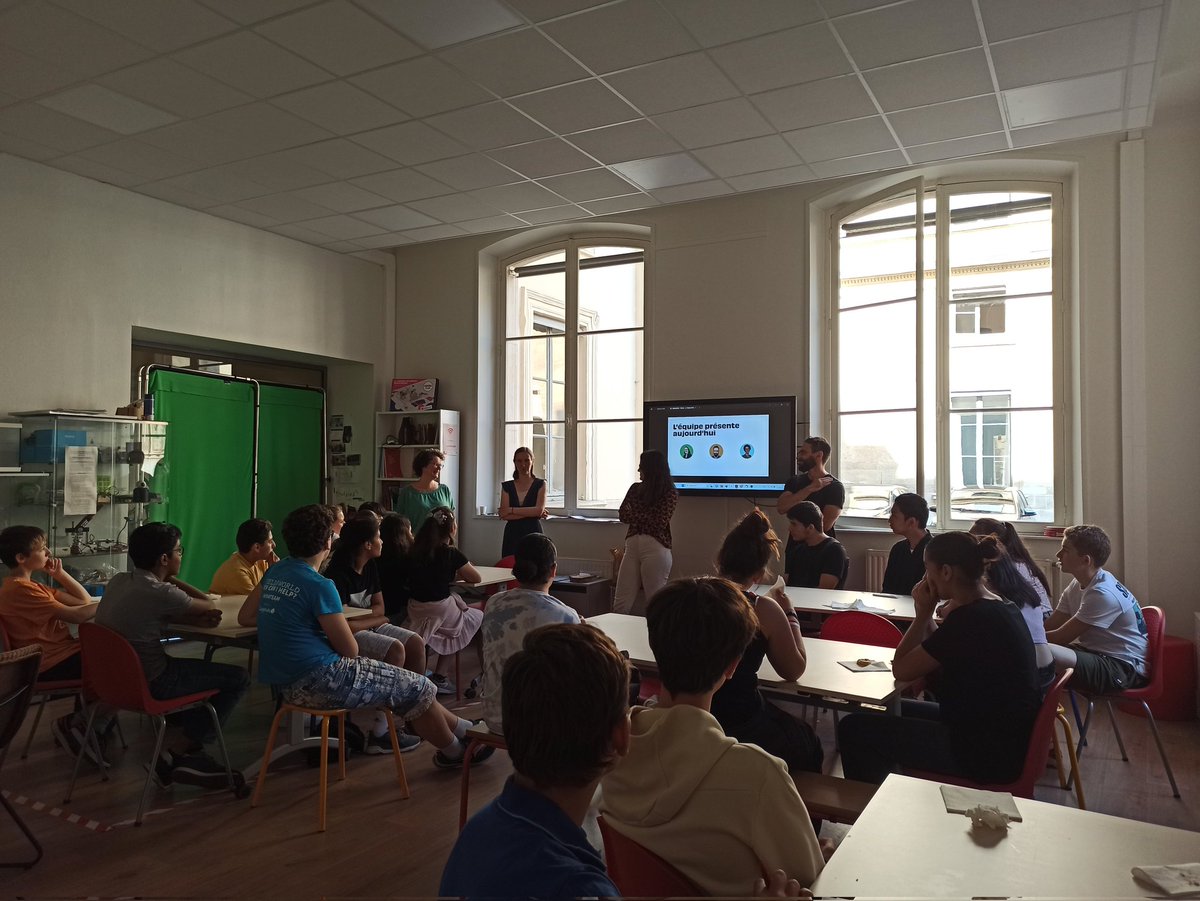 Ce matin au 110 bis, l'association @LatitudesTfG  anime son atelier #FutureofTech avec une classe de collège de <a href="/acversailles/">Académie de Versailles</a>. Le but ? Faire découvrir les metiers et enjeux du numérique aux élèves et bien plus ! ✨ + d'infos bit.ly/3X5owBX