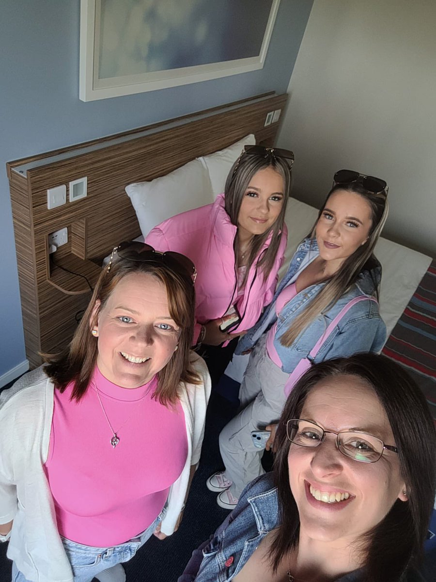 sarnix_82's tweet photo. Amazing night watching @Pink in Sunderland on Sunday! Wish we could do it all again 💕💕💕 https://t.co/RDA7OPqzFp