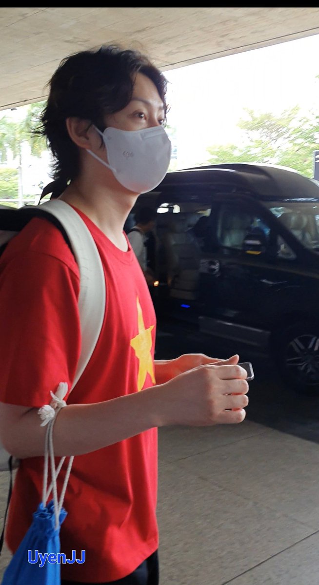 Mycherry_ShinPD's tweet photo. Heechul is super cute, his skin glows in the red shirt 🤩

📍 230613 Heechul in Vietnam
Credit: UyênJJ
#kimheechul #heechul #김희철 https://t.co/jjHbGKRnHy