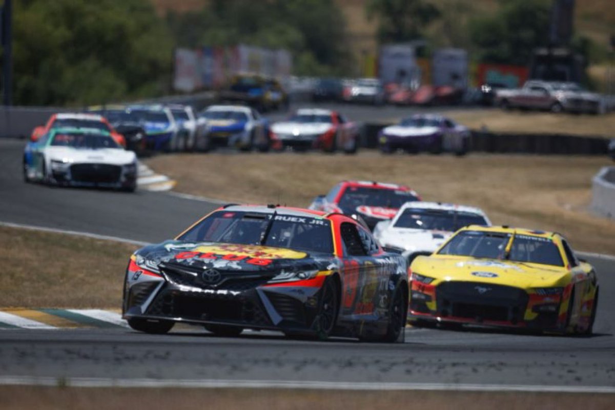 得意のソノマで躍動。トヨタ陣営マーティン・トゥルーエクスJr.が今季2勝目を獲得／NASCAR第16戦 as-web.jp/overseas/953162 #NASCAR #ナスカー #トヨタ #フォード #シボレー #ToyotaSaveMart350