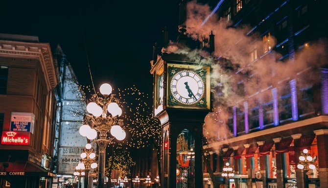 One of only six functioning 'steam clocks' in the world, this Vancouver highlight might seem an innocent bit of fun but behind it lies a surprisingly sinister origin story.

Click the link in bio to find out more.

#Gastown #Vancouver #Steampunk #Steamclock #Steampower #Canada