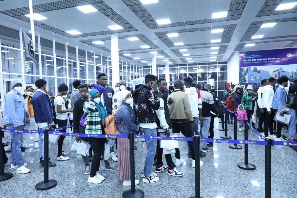 You will hear some imperialists and confused anti-#Rwanda elements blackmailing President #Kagame arguing how #Rwanda isn't suitable for receiving asylum seekers & refugees.
Guess what hundreds are still pouring in. 
#Rwanda remains the most favorable refugee destination. 
#RwOT