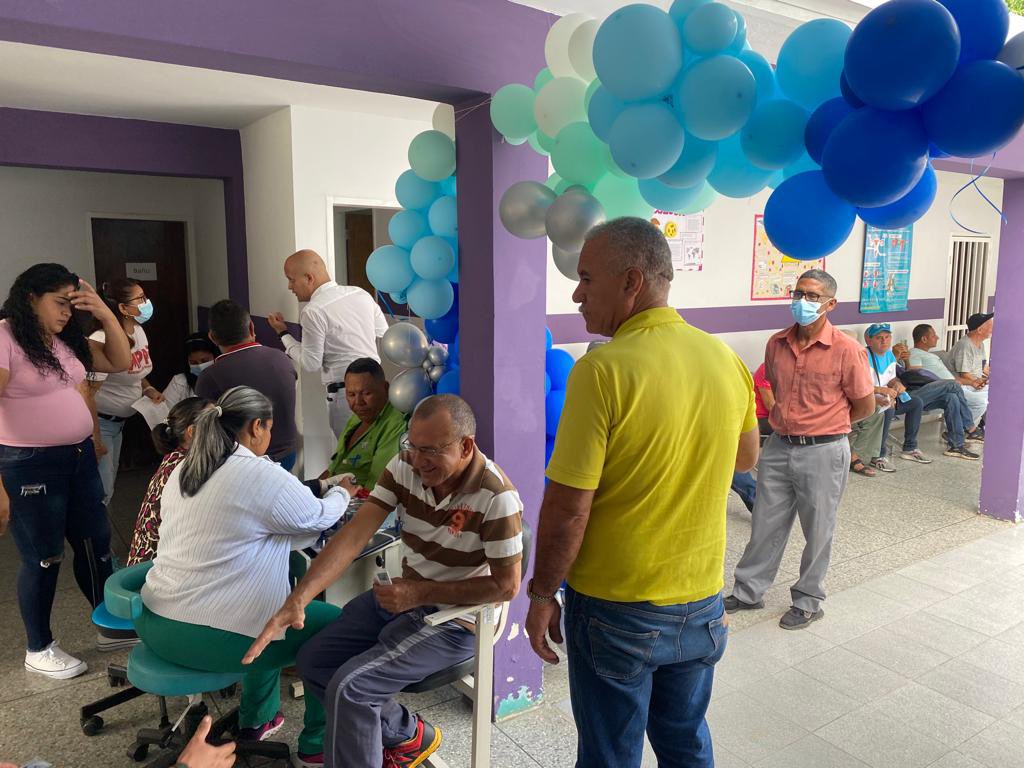 Elbetadigital1's tweet photo. Con nutrida participación, se lleva a efecto, en el centro clínico municipal Rómulo Gallegos, la jornada de despistase prostático, impulsada por la Alcaldia de Roscio, con la sub región de Salud. @sulmeavila #salud #guarico #subregion #jornada #centeoclinicomunicipal https://t.co/0qsZxqz06l