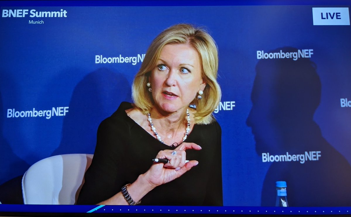'I don't like the defeatism, that everything is lost already. It's not true.' Great way to open the #BNEFSummit Munich with @AnnMettler on Answering the US IRA @BloombergNEF