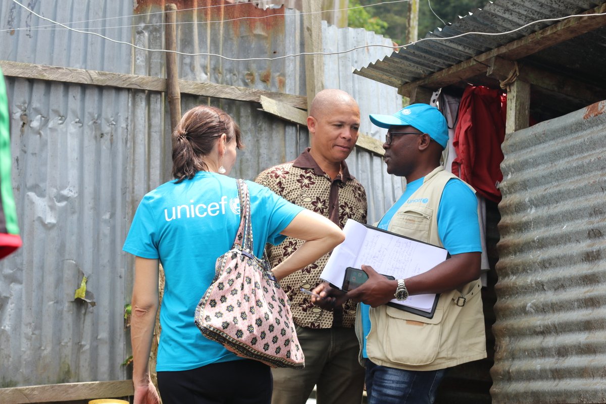 UNICEFSTP's tweet image. @uniefstp Deputy Representative Ms Eva Millas assisted by UNICEF WASH Officer Edchilson Cravid, visited communities (CLTS) at the national level, communities free from the practice of open defecation.
#CLTS #WASH #UNICEFSTP #UNICEF