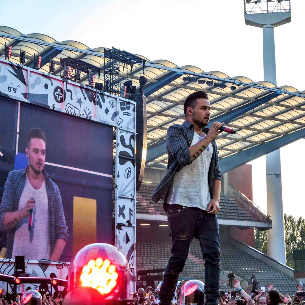 1DDailyPlanet's tweet photo. #THROWBACK | πΈ Liam on stage at the Stade Roi Baudouin β On The Road Again Tour
(13.6.2015)
#OneDirection #OTRATour #OnTheRoadAgainTour #OTRAThrowback #Brussels
Β© @SandyPayno https://t.co/4qcsrsVyxH