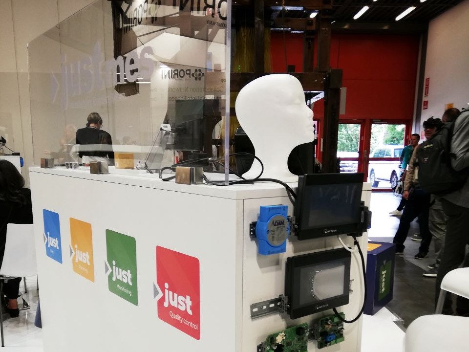 kode_solutions's tweet photo. Yesterday at #ITMA2023 to visit @Retelit and their solution #justMES to discover the great expectation of the #Textile market around optimization solutions for production processes. #AI #AIisreal #FactorAI #optimization #industry40 https://t.co/hJbbNQvllO
