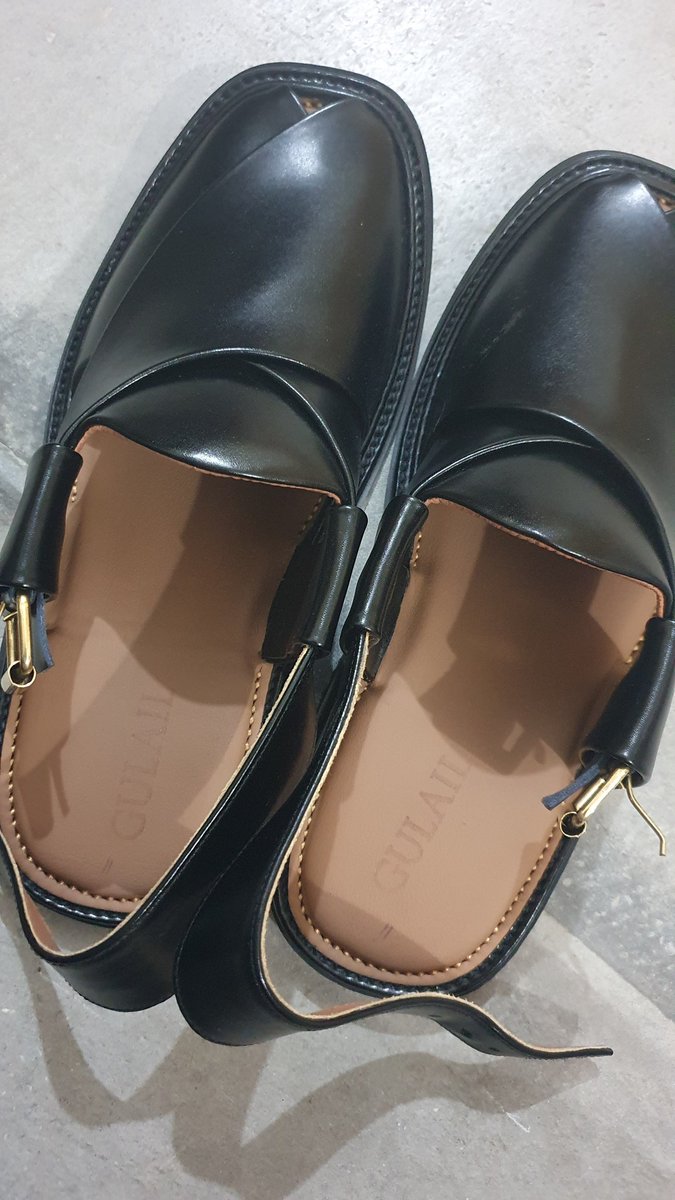 salmankhaliq's tweet photo. Just got my new saplay and I'm absolutely in love with them! They're stylish, comfortable, and the quality is top-notch. ❤️ Highly recommend @thenameissaif @Gulailstudio for their amazing collection and excellent service. Check them out! 
https://t.co/62HA2wntMY

#saplay #Shoes https://t.co/tALY36Efxl
