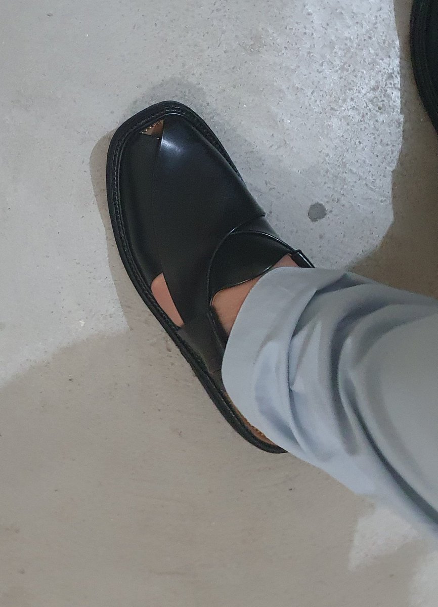 salmankhaliq's tweet photo. Just got my new saplay and I'm absolutely in love with them! They're stylish, comfortable, and the quality is top-notch. ❤️ Highly recommend @thenameissaif @Gulailstudio for their amazing collection and excellent service. Check them out! 
https://t.co/62HA2wntMY

#saplay #Shoes https://t.co/tALY36Efxl