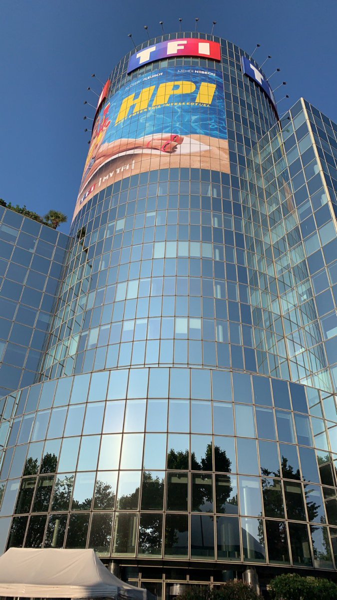 lucie_labede's tweet photo. Expérience exceptionnelle aujourd’hui avec la visite des locaux de @TF1 avec @LeCLEMI pour le stage expert webtv !
Un grand MERCI à @ChChiroux pour sa disponibilité, son temps et sa grande expertise ! Vous êtes une femme inspirante !
Rencontre forte également avec @MSLacarrau 🤩 https://t.co/BZqmCzvXDC