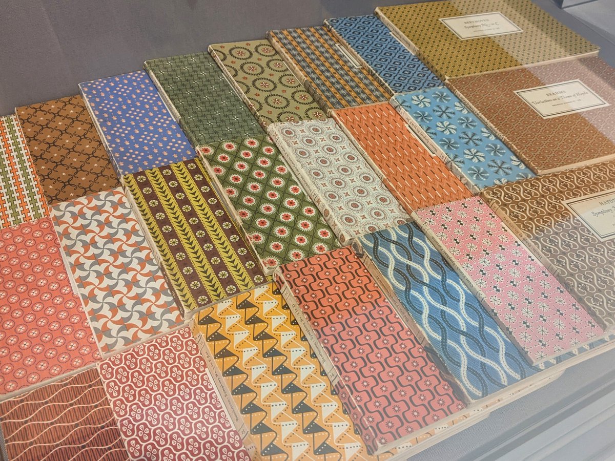 stbridefdn's tweet photo. We've extended our Decorated Papers exhibition until 15 July 🙌

An extra 3 weeks of glorious pattern and colour!

https://t.co/FEuEXTM1RJ

#Exhibition #BookHistory #PrintHistory #WhatsOnLondon #LondonExhibitions https://t.co/fN03sBHcaE