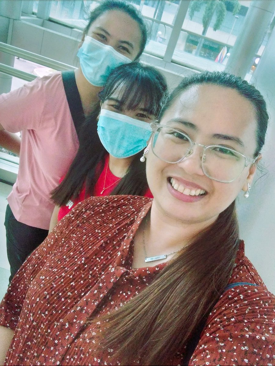 em_layzhang's tweet photo. @dazzy_patotie With our #EXplOrationinManilaDay2 buddies! Namiss ko kayo mga mamsh! Ready tayo sa next EXO con or kung ano man yun haaaaa @KJMyeonie7 @ForeverwithKai #OVERPASSinMNL https://t.co/3rHy8Zl1fL
