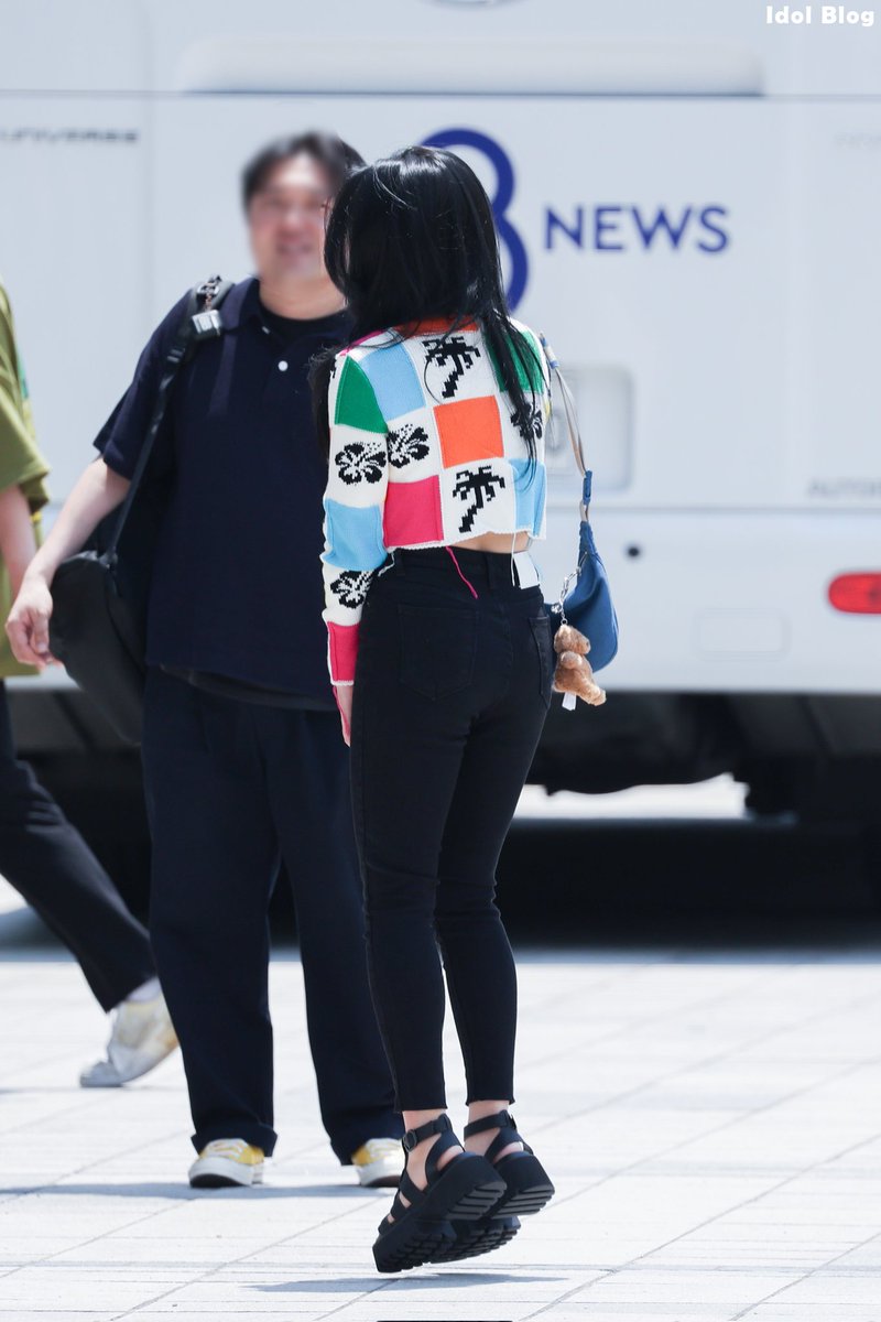 starry_tales_'s tweet photo. 230613 레드벨벳 예리 출근길
Jump! 
#예리 #레드벨벳 #김예림 #redvelvet #YERI https://t.co/SGG0LbLr3R