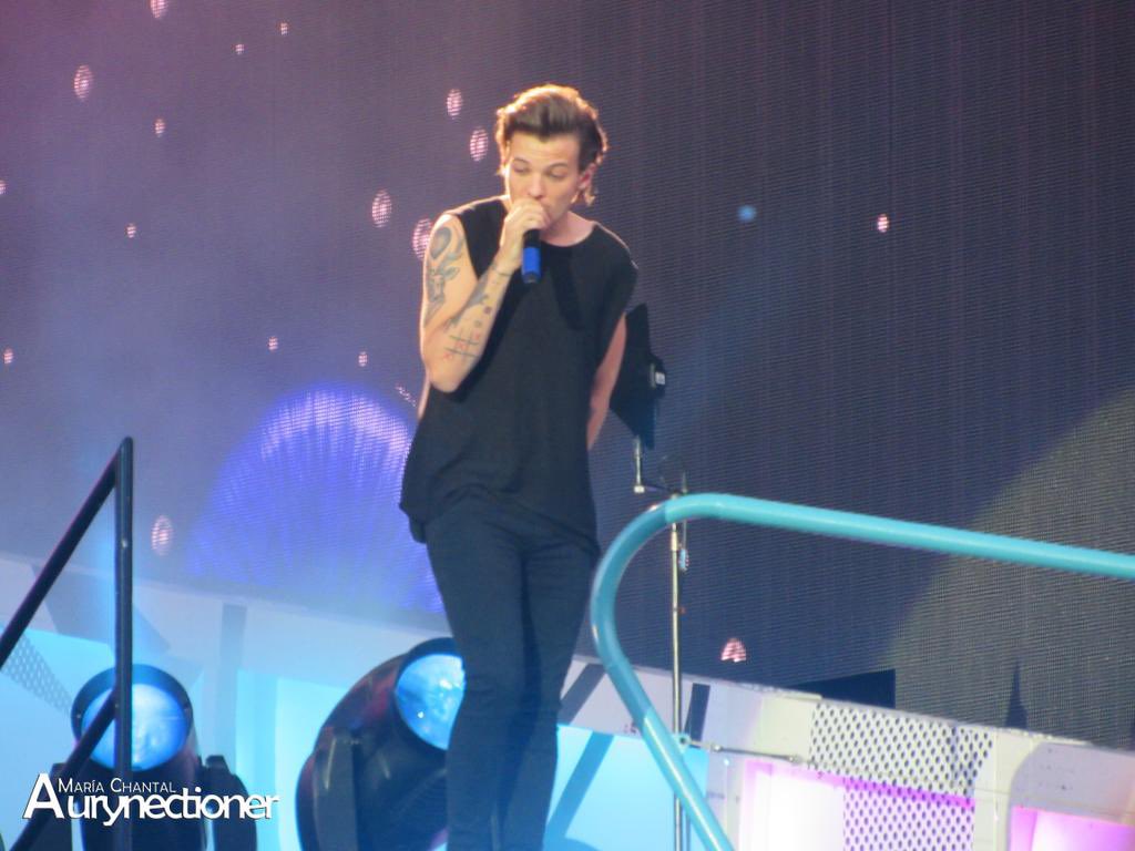 1DDailyPlanet's tweet photo. #THROWBACK | πΈ Louis on stage at the Stade Roi Baudouin β On The Road Again Tour
(13.6.2015)
#OneDirection #OTRATour #OnTheRoadAgainTour #OTRAThrowback #OTRATBrussels
Β© @chanchantal_ https://t.co/HwGPJHYBWA