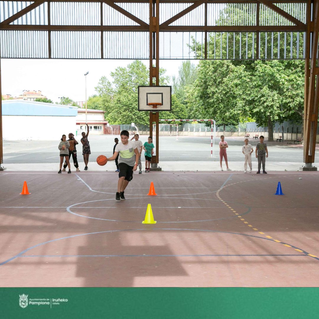 Pamplona_ayto's tweet photo. 👧🏼Adjudicada la primera prórroga del contrato para la organización y desarrollo de los campamentos urbanos ofertados a través del programa #COworkids en 2023 https://t.co/OotWyexdsR