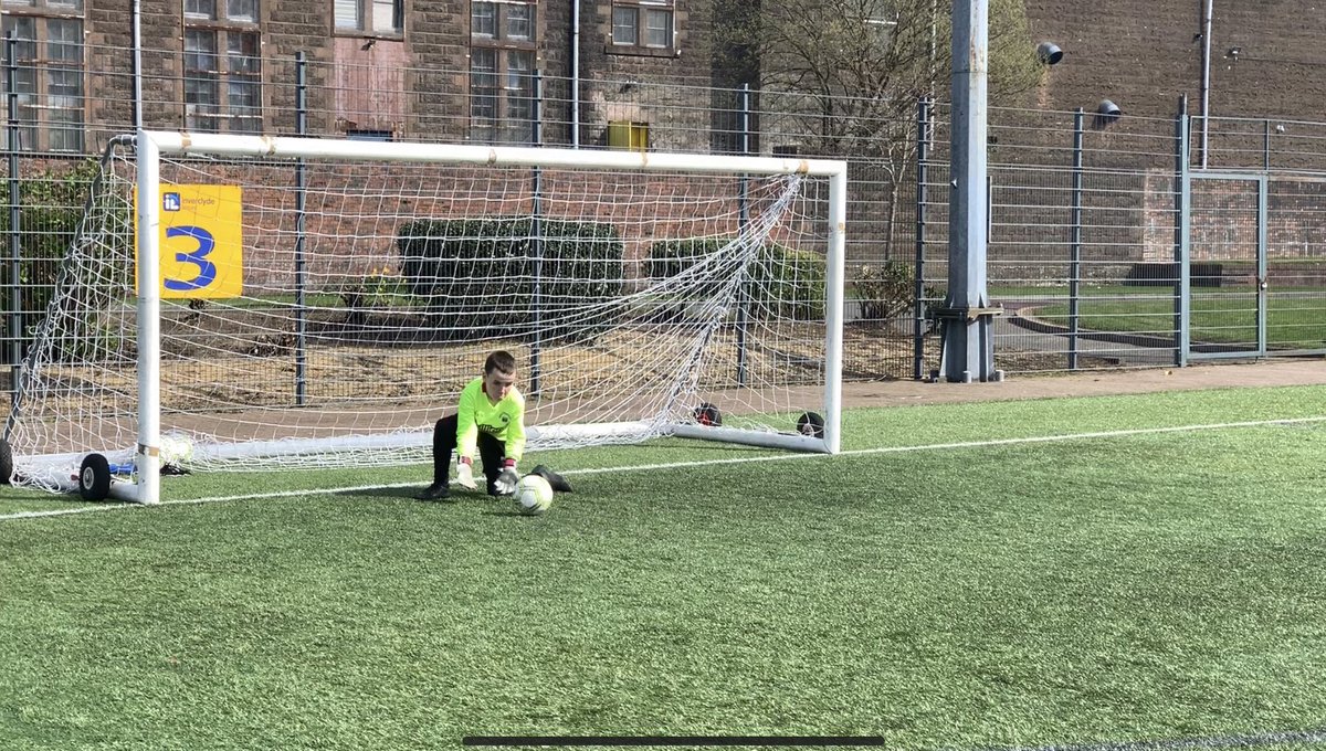 Predictable vs unpredictable training for your #goalkeeper 🧤

At what age/stage of development, do you believe your Gk should face ‘live’ scenarios within sessions?

If your Gk always knows where the ball is going from a coaches service, is this beneficial to them? 🤔  #gkunion