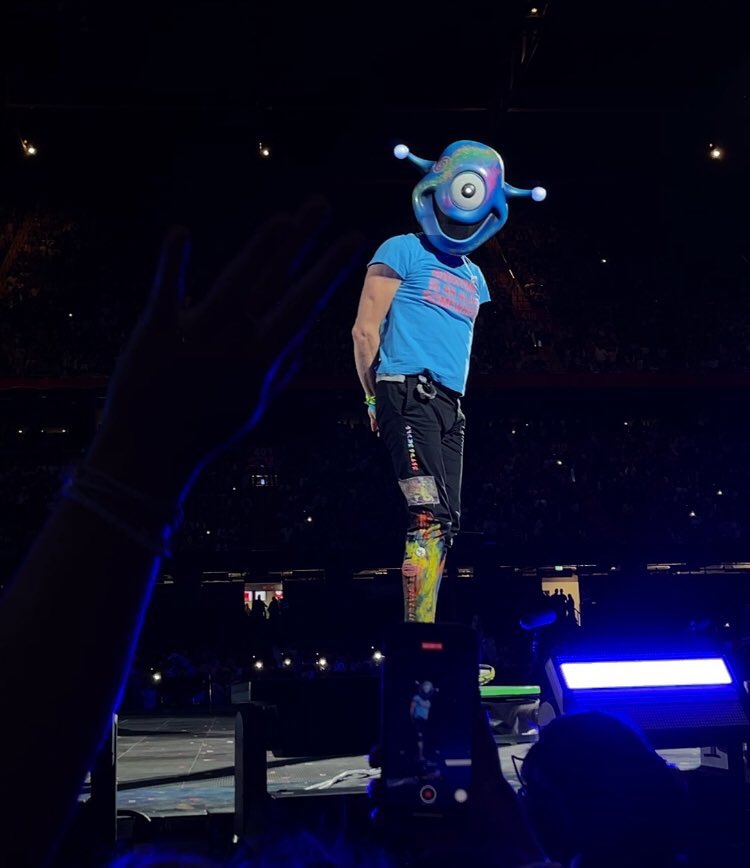 umadatalien's tweet photo. It's been 1 week already 🥹 #ColdplayCardiff https://t.co/W7HqPYzJTe