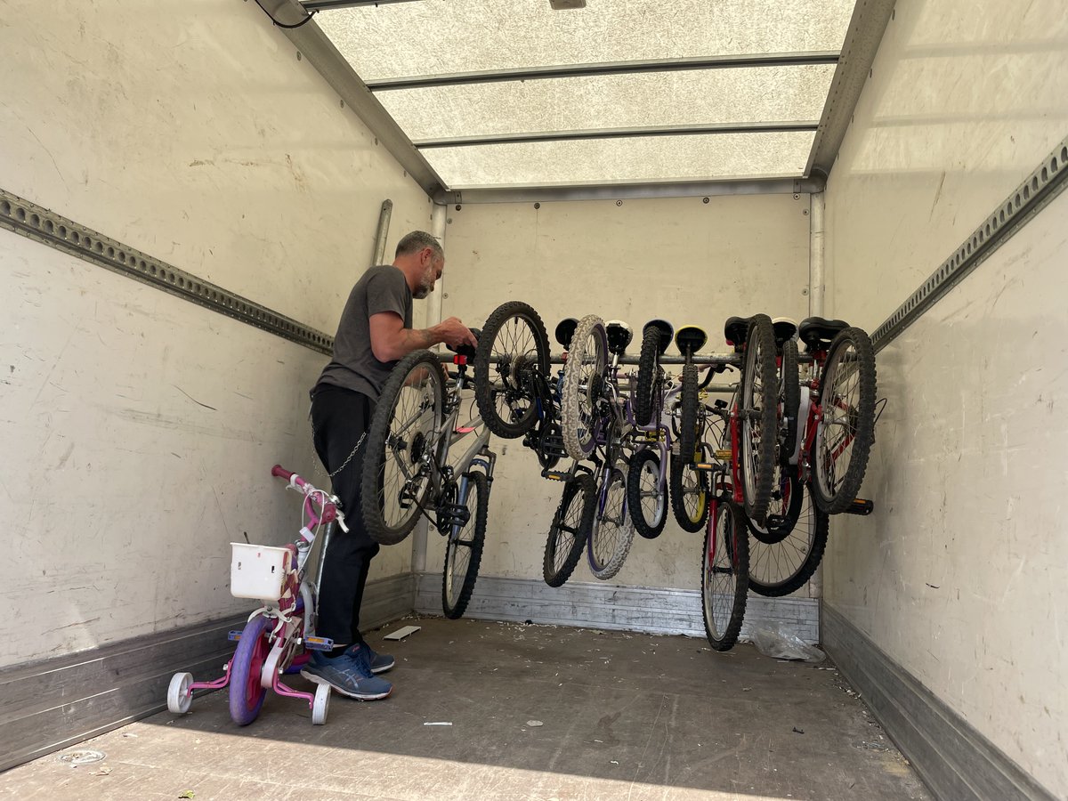 hmyoifeltham's tweet photo. Today we delivered a number of refurbished bikes to @Sue_Ryder &amp; collected another batch for our learners to work on in the workshop.
The YA's are working towards @cityandguilds qualifications &amp; completing evidence for their @DofEawards, all whilst giving back to the community. https://t.co/BoWdsmHil1