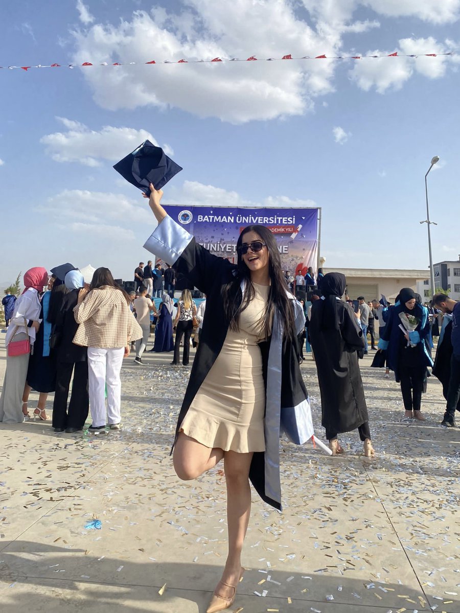 nevrzyldrm's tweet photo. Dün böyle birşey yaşandı 🎓 https://t.co/CeFQodJBMF