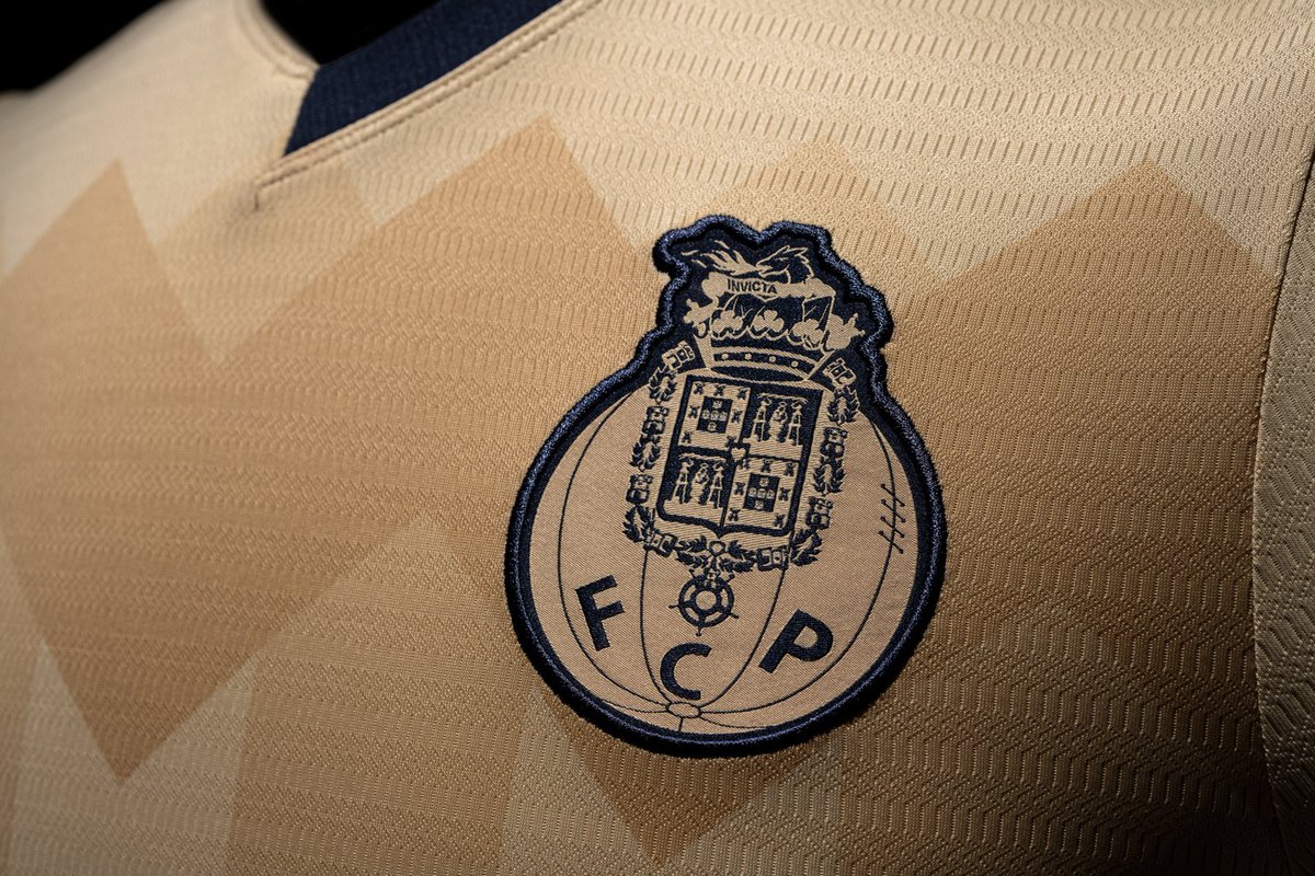 FCPorto's tweet photo. 𝓓𝓮𝓽𝓪𝓵𝓱𝓮𝓼 imortais ✨

#ImortaisPorDireito https://t.co/6ITva3RvmV