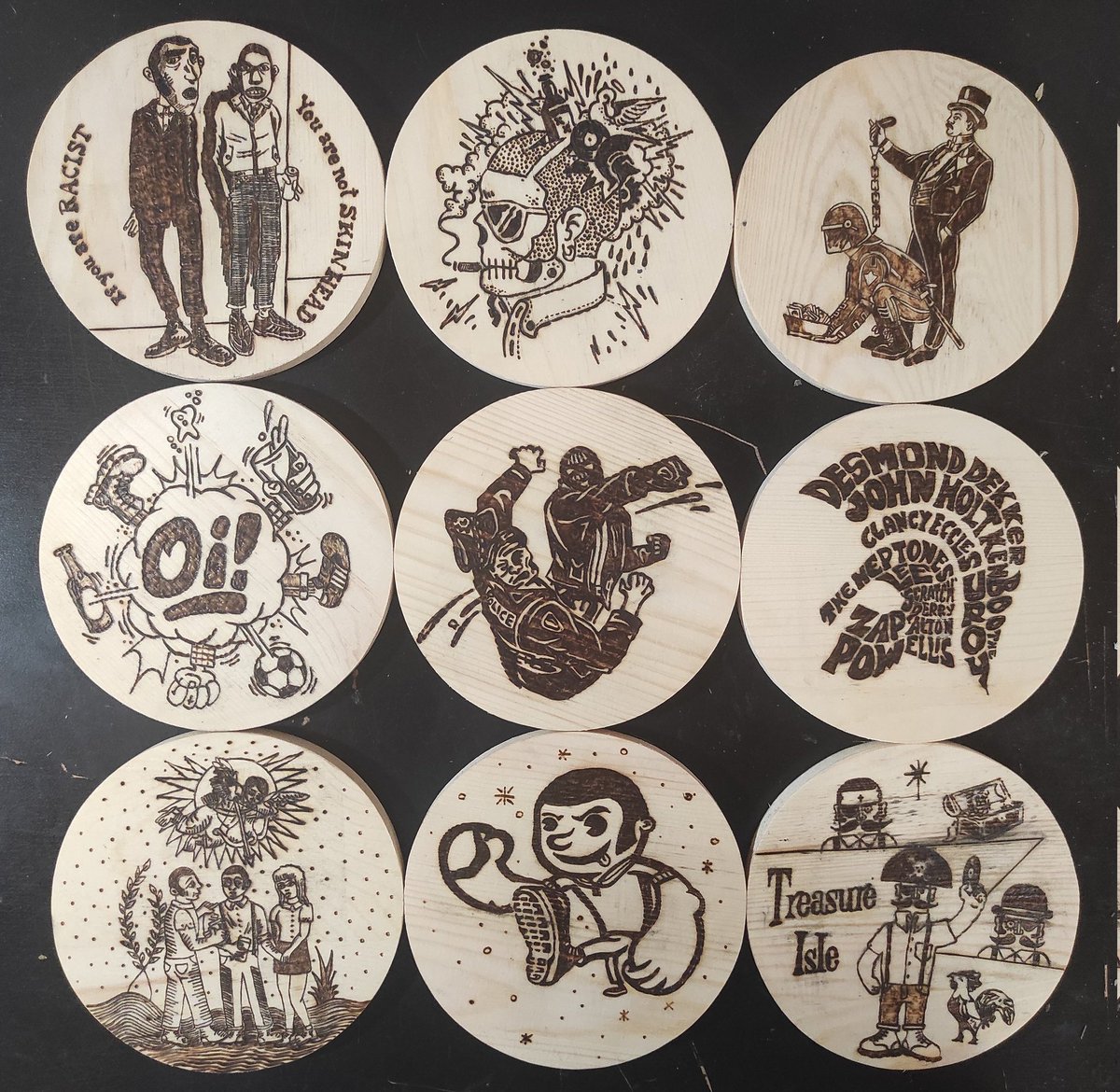 Uno más y...

He decidido donar éstos grabados a CSOs, PAHs, Ultras Antifas... Para que los vendan y se financien, paguen multas... Ayudar un poco, vaya.

En total seran 15.

Si algun colectivo está interessos, que contacte por DM.

Difundid, por favor.