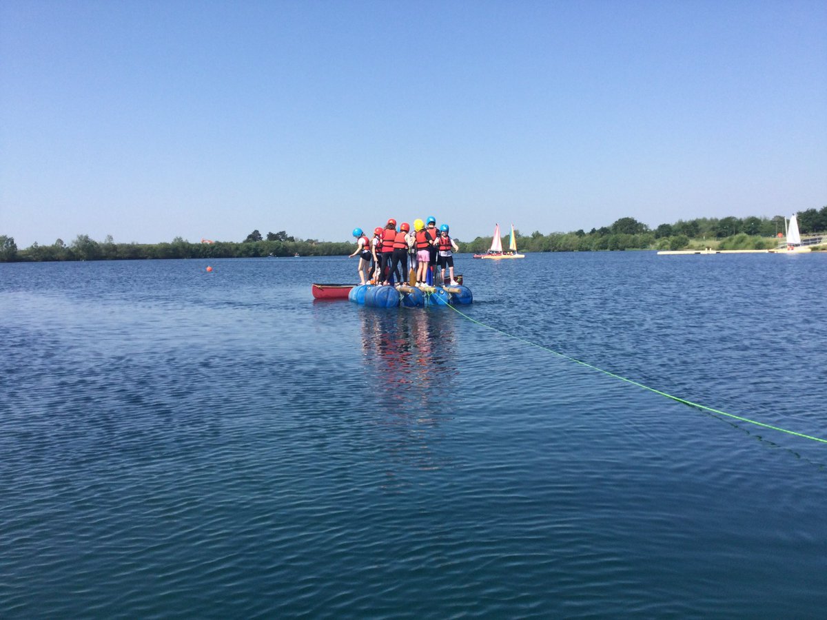 HBJSCH63's tweet image. Group 5…did it! Their raft floated👌🏼😆 Now time for a nice, cool dip in the lake! #Group5