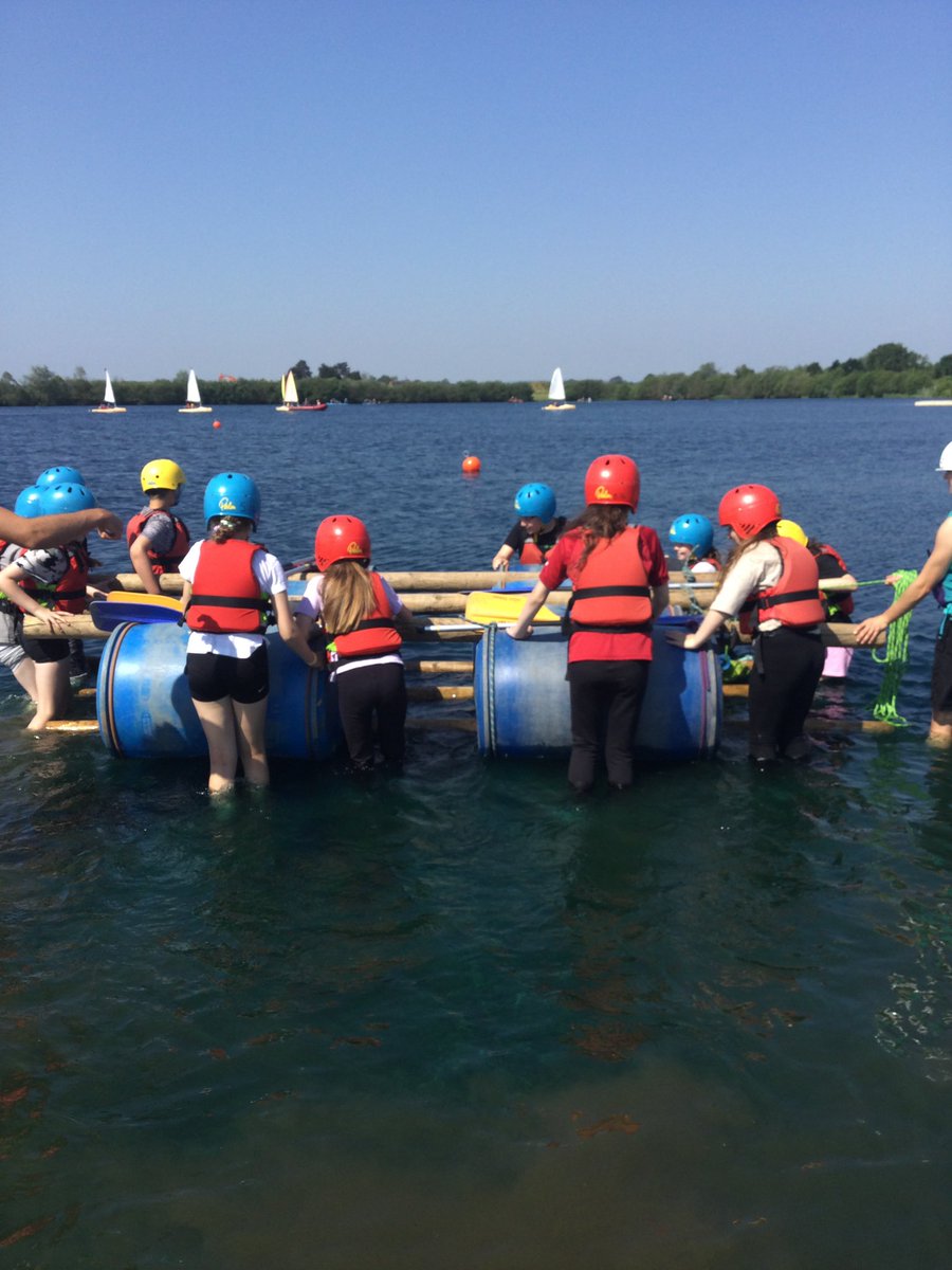 HBJSCH63's tweet image. Group 5…did it! Their raft floated👌🏼😆 Now time for a nice, cool dip in the lake! #Group5
