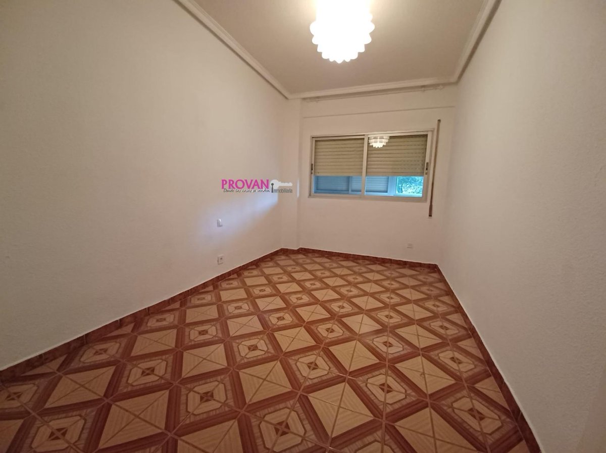 Vivienda de 3 Habitaciones, salón independiente con terraza acristalada, cocina reformada y amueblada, baño reformado y ampliado con lo que era el lavadero. Trastero en la misma vivienda. En pleno centro de Torrejón. 
🏡179.900 € ☎️916 78 21 09 
🌐provan.info/ficha/piso/tor…
#provan