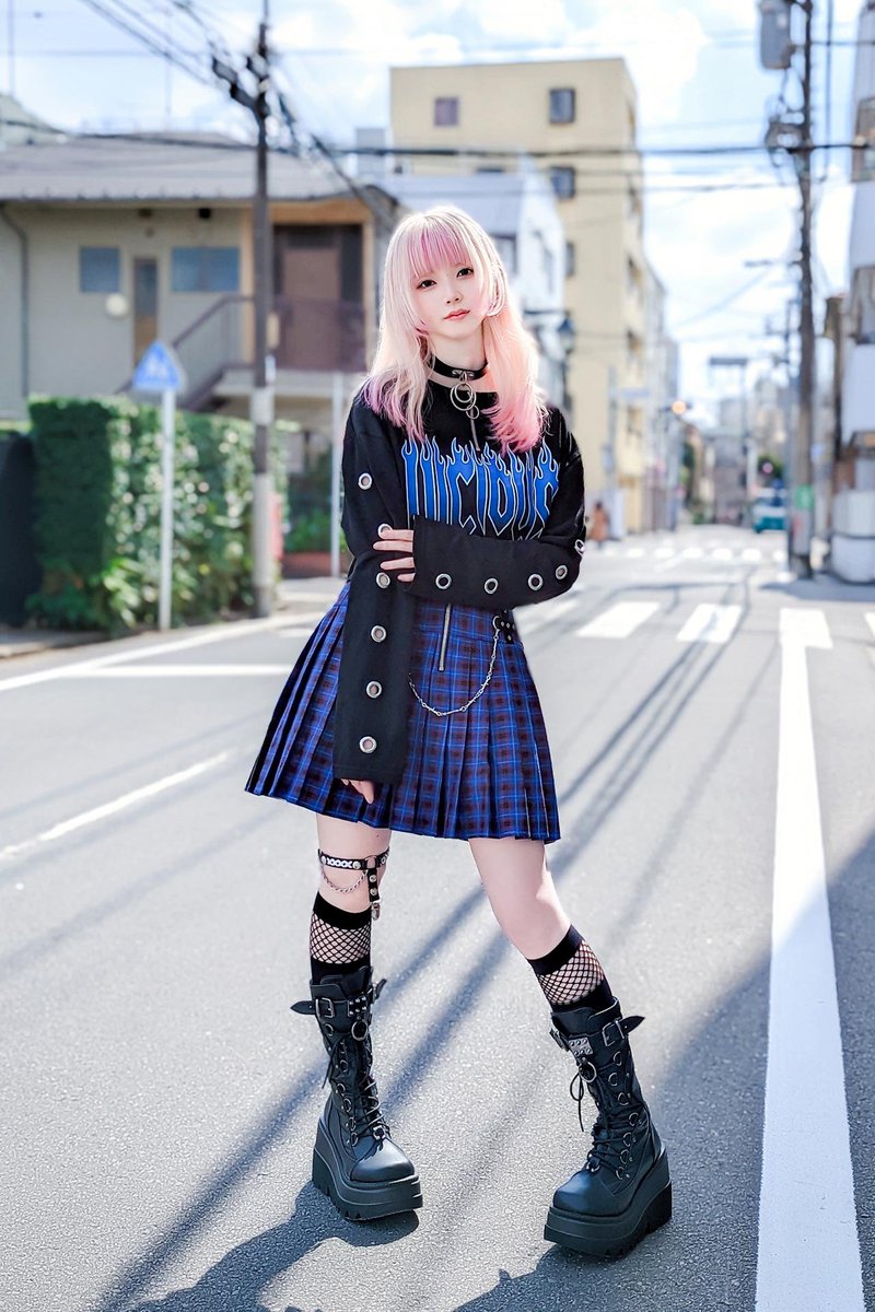 残りわずか‼️】 有刺鉄線チェーンプリーツスカート https://t.co 