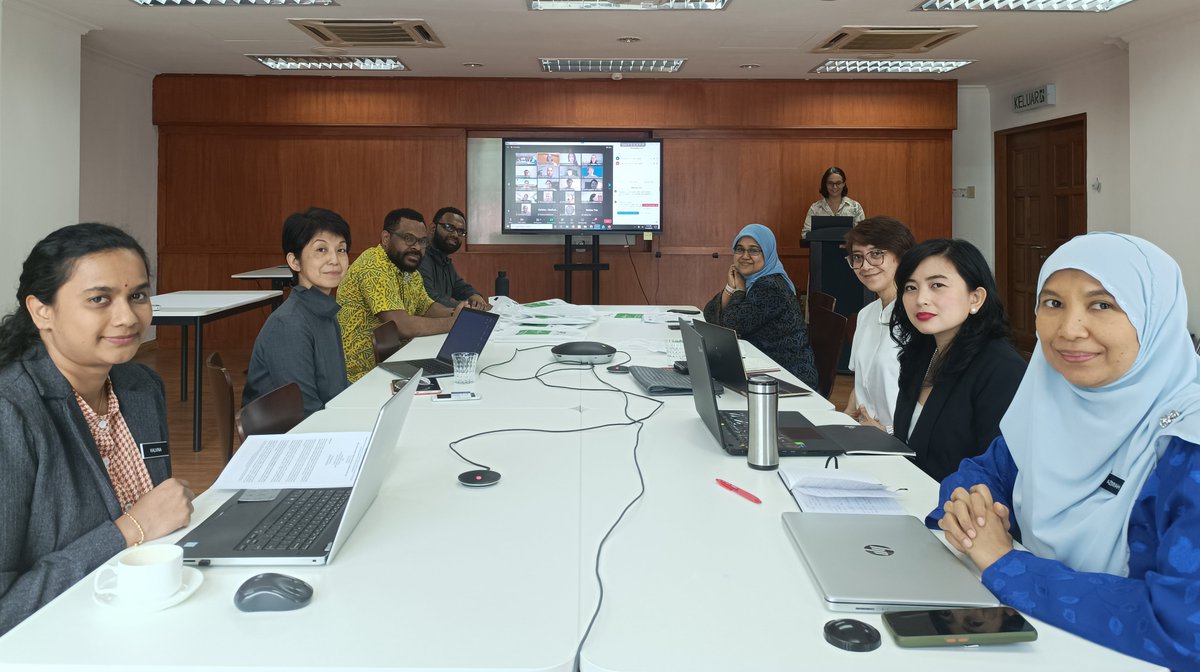 UNU International Institute for Global Health (@unu_iigh) on Twitter photo Productive first day of HPSR Capacity Building Worskshop in WPR with our delegates from <a href="/DOHgovph/">Department of Health Philippines</a>, <a href="/Hitotsubashi_U/">一橋大学</a>, <a href="/ihsr_my/">Institute for Health Systems Research</a>, Vanuatu Ministry of Health, <a href="/UGMYogyakarta/">UGM</a>, <a href="/NIHMalaysia/">NIH Malaysia</a>. We are honoroured to host this event at the UNU-IIGH in partnership with <a href="/LSHTM/">London School of Hygiene & Tropical Medicine</a> and <a href="/upsystem/">University of the Philippines</a>. Productive first day of HPSR Capacity Building Worskshop in WPR with our delegates from <a href="/DOHgovph/">Department of Health Philippines</a>, <a href="/Hitotsubashi_U/">一橋大学</a>, <a href="/ihsr_my/">Institute for Health Systems Research</a>, Vanuatu Ministry of Health, <a href="/UGMYogyakarta/">UGM</a>, <a href="/NIHMalaysia/">NIH Malaysia</a>. We are honoroured to host this event at the UNU-IIGH in partnership with <a href="/LSHTM/">London School of Hygiene & Tropical Medicine</a> and <a href="/upsystem/">University of the Philippines</a>.