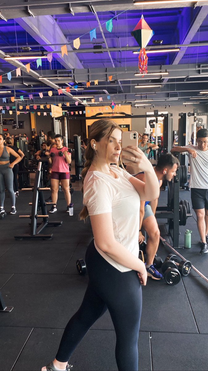 marianaci_'s tweet photo. Smart Fit como um ambiente tão lotado e insalubre pode me trazer tanta vontade de viver https://t.co/77HCERxXFB