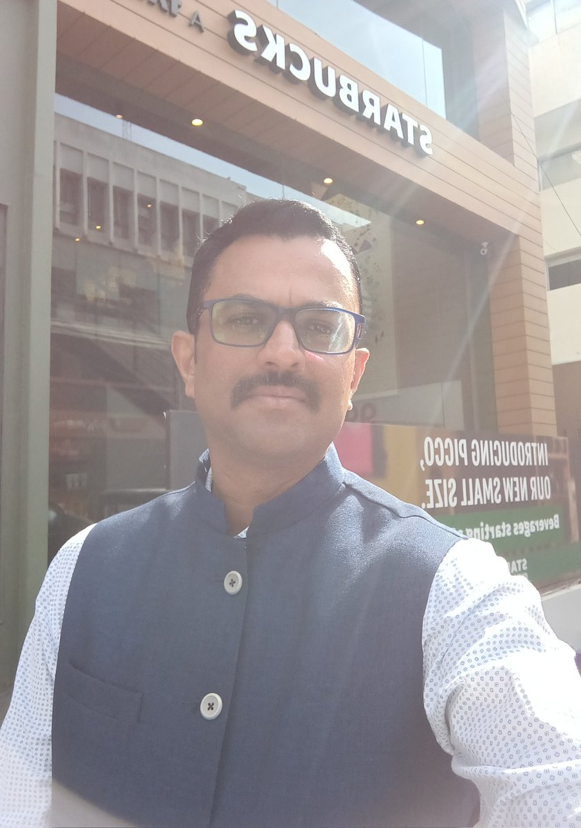 Global companies enjoy the scale, global customer base,network effect & competitive advantage,that Indian corporates lack. Discussed global investment opportunities over a detailed meeting @ #Starbucks with a #RadiancePrivate client. #PrivateBanking #BankofBaroda #GlobalInvesting