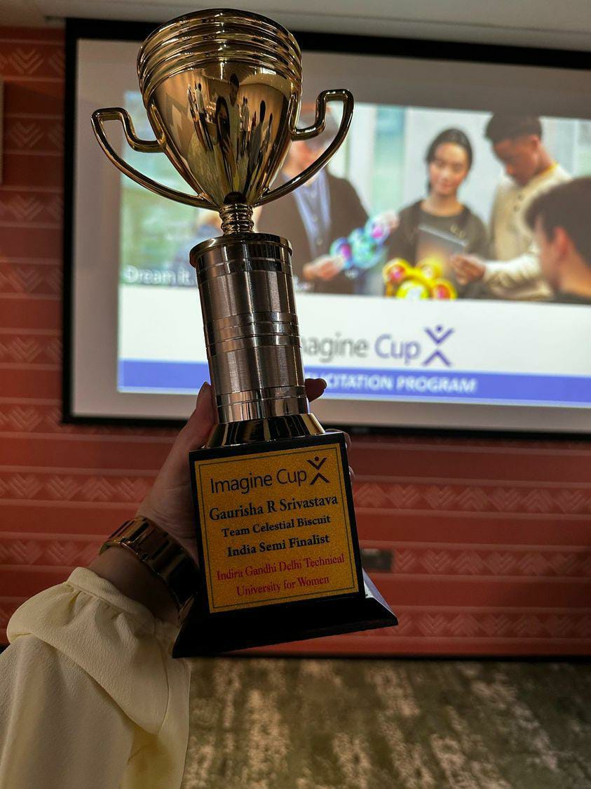RGaurisha's tweet photo. Just look at the beast, will ya!!
Mega thanks to @imaginecup team for giving us the coolest, most jaw-dropping experience ever 🙌 https://t.co/tFOMCPNn4B