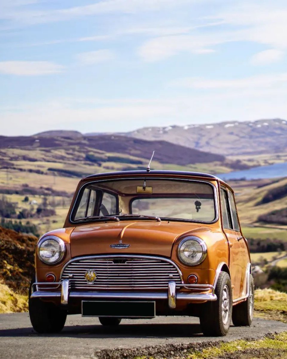 Arriving at our fave destination: the weekend. 🤩

📸 IG/sallan850

#ClassicCar #ClassicMini #MINI