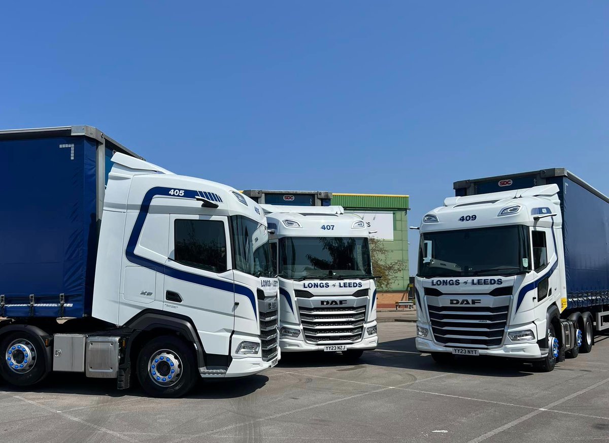 Check out @LongsofLeeds new line up gleaming in the summer sun! ✨✨✨

Just 3 of the 60 New Generation XF's that will be joining their fleet throughout the year.

#newtrucks #daftrucks #longsofleeds #heatwave #newtruckday #newgeneration #daf #trucks #trucklife #sun