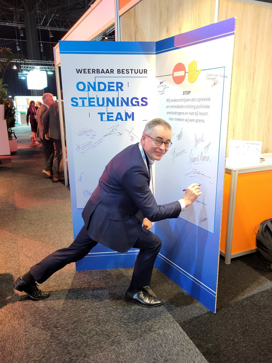 STOP! Wij onderschrijven dat #agressie en #intimidatie richting politieke ambtsdragers er niet bij hoort. Hier trekken wij een grens! Tekent u mee bij stand 80 van #weerbaarbestuur op het #vngcongres2023