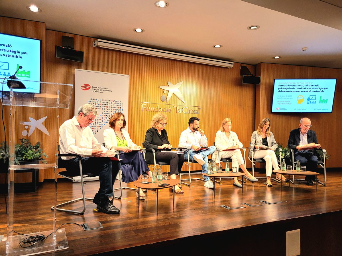 antoni_ruiz_'s tweet photo. El #FPpacteindustrial @pacteindustrial ens mostra una radiografia de la situació actual de l'#FP i analitza com seran els #PerfilsProfessionals i l'FP del futur, a partir d'experts i d'informes @CABK_Dualiza @Ricardvcia
 @neusponspena @OriolHoms
#AntoniRuiz #DivulgadorFP #FPdual https://t.co/hABHSuAuCS