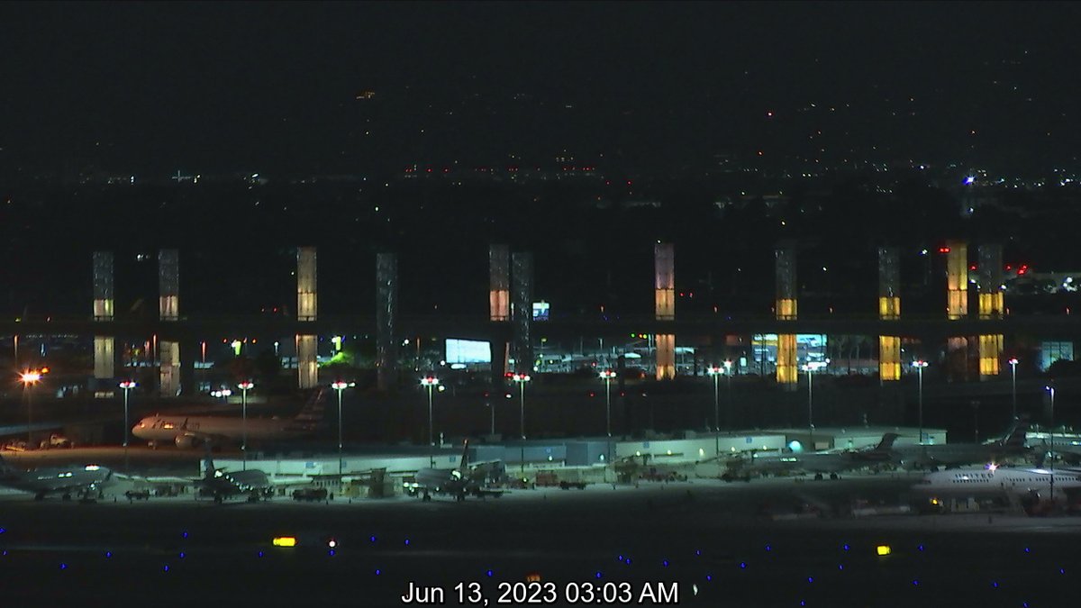 LAXWeatherBot's tweet photo. LAX at 2:53 AM

🌡️ 61.0 F
🌫️ 55.9 F dew point
🌬️ West at 9 knots
🔭 10 miles visibility
☁�� Scattered clouds at 900 feet; broken clouds at 1400 feet; broken clouds at 2800 feet
⏱️ 1017.3 mb air pressure
🟩 15 AQI

#CAwx https://t.co/PWGk7dmI9V