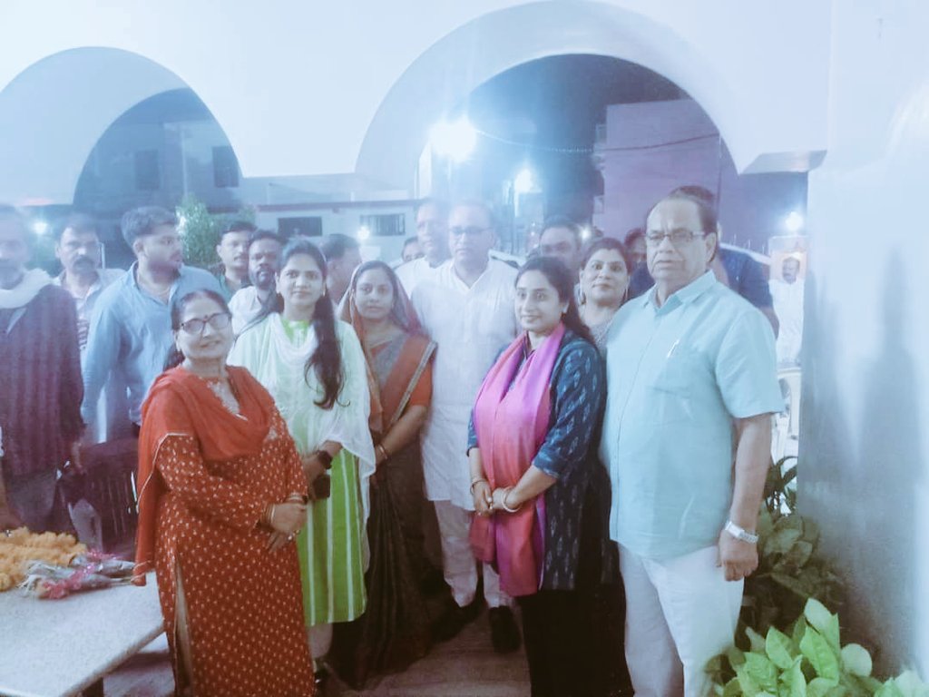 AjayKumarTando6's tweet photo. पूर्व केंद्र मंत्री आदरणीय अरुण यादव जी का निज निवास पर आगमन हुआ एवं सभी कांग्रेस जन से मुलाकात की. https://t.co/20odsOo33S