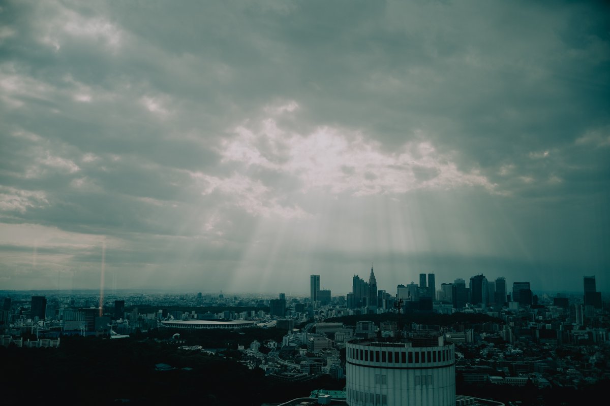 dishk15's tweet photo. Tokyo around 5pm https://t.co/rUcNIG2BKx