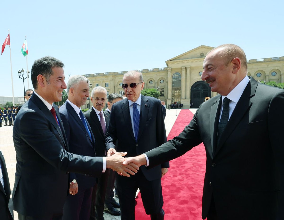NekadarolduTR's tweet photo. Cumhurbaşkanı Erdoğan'ın Azerbaycan ziyaretine Sinan Oğan da katıldı.

Vefalı Adam Erdoğan. https://t.co/qWow0Zs9lm
