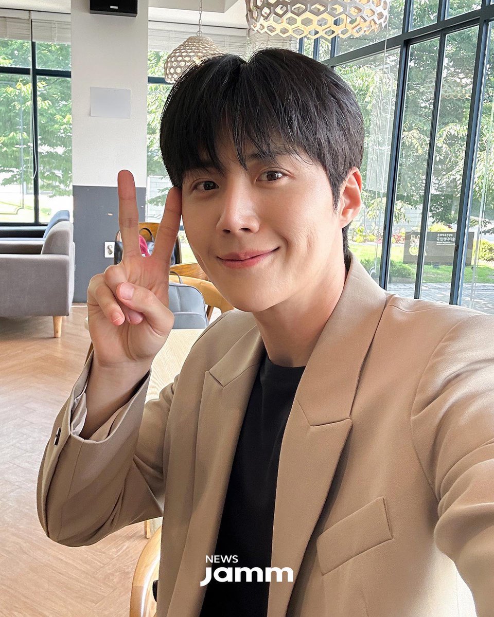 _bearsh's tweet photo. 곰뭉셀카의 축복이 끝이 없네 😌 https://t.co/aqpJTFZZfF