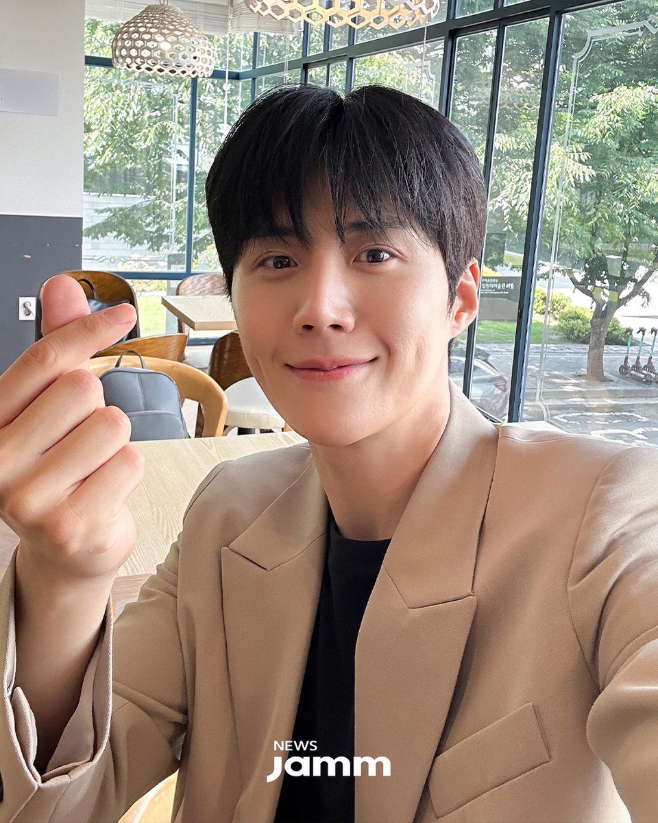 _bearsh's tweet photo. 곰뭉셀카의 축복이 끝이 없네 😌 https://t.co/aqpJTFZZfF