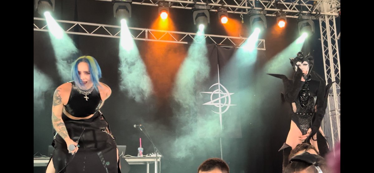 TheOneJBass's tweet photo. @Bambiethug and @mimi_barks together was the highlight of @DownloadFest https://t.co/hnqIdHW5xW