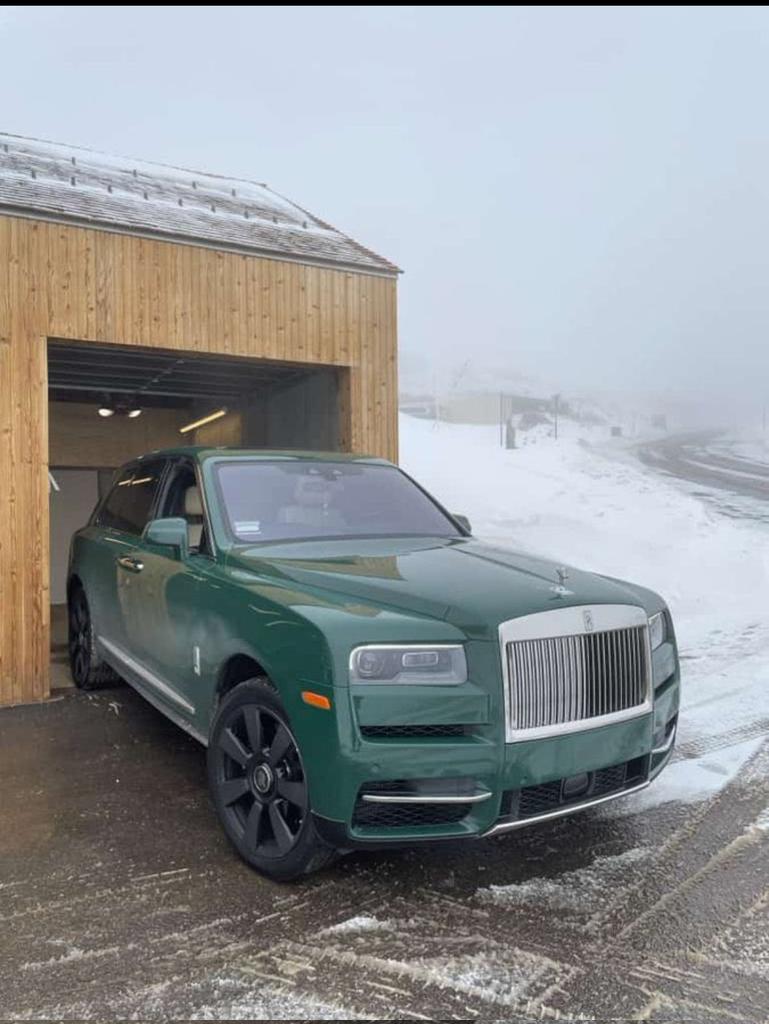ErrythingSlime's tweet photo. Got myself a Rolls Royce Cullinan for the WINS to keep coming in. https://t.co/ECiRRRr1cw