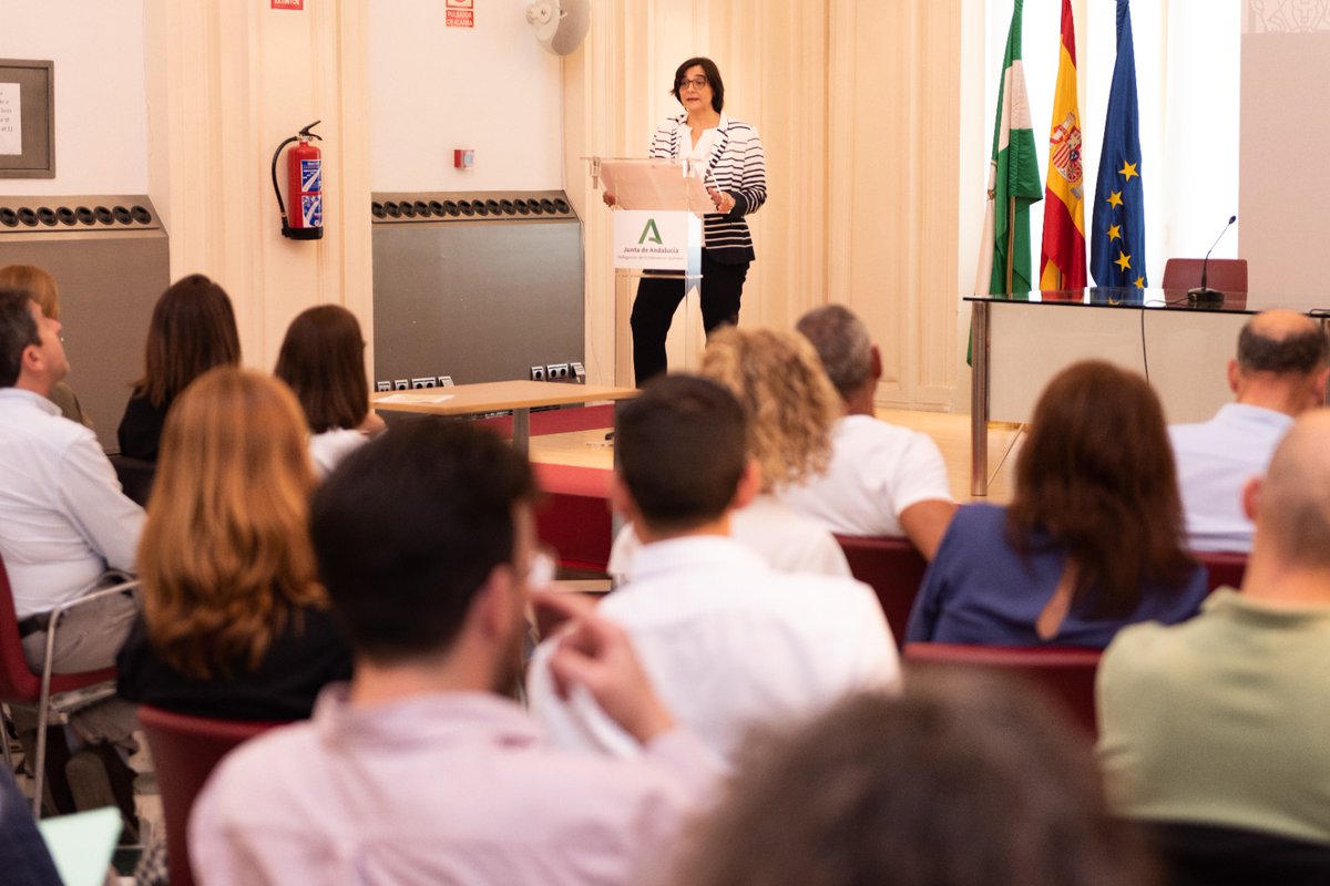 JuntaGranada's tweet photo. 🏛️Cuatro centros educativos de #Granada participan en la segunda edición del proyecto ‘Red Emprende’
⏩La delegada de @EducaAnd, María José Martín, destaca que el objetivo es fomentar el emprendimiento, la empleabilidad y el trabajo en equipo https://t.co/8Or6ZRFWpI