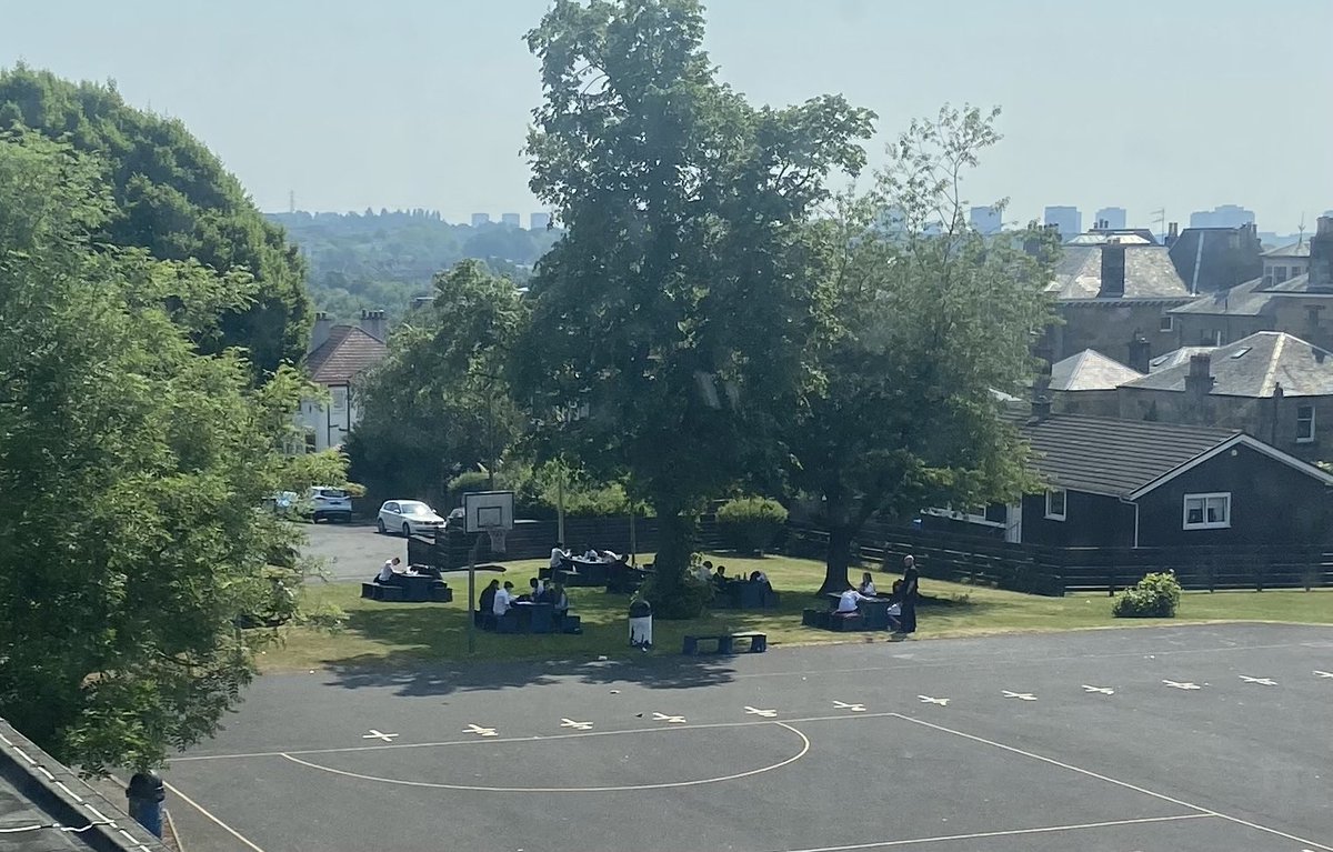 ClevedenSec42's tweet photo. We’re so lucky at Cleveden to have gorgeous grounds for some outdoor learning in the shade of some of our many trees. 💚💙💙💛 #summertimelearning https://t.co/ABlBXNvO4x