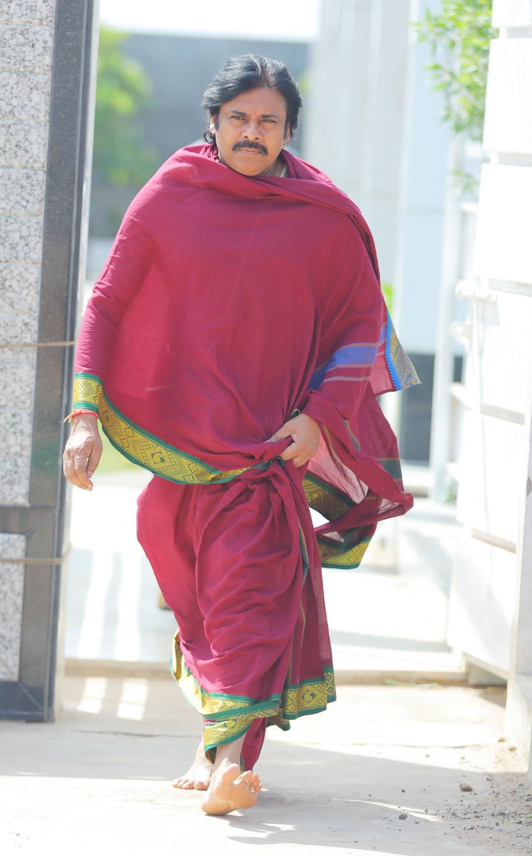 JanaSenaParty's tweet photo. అ'ద్వి'తీయం.. ఆధ్యాత్మిక సౌరభం 

రెండవ రోజు కొనసాగిన శ్రీ @PawanKalyan గారు తలపెట్టిన సంకల్ప యాగం

Video link: https://t.co/vdm3BdRumf https://t.co/SB0uhpJdpm