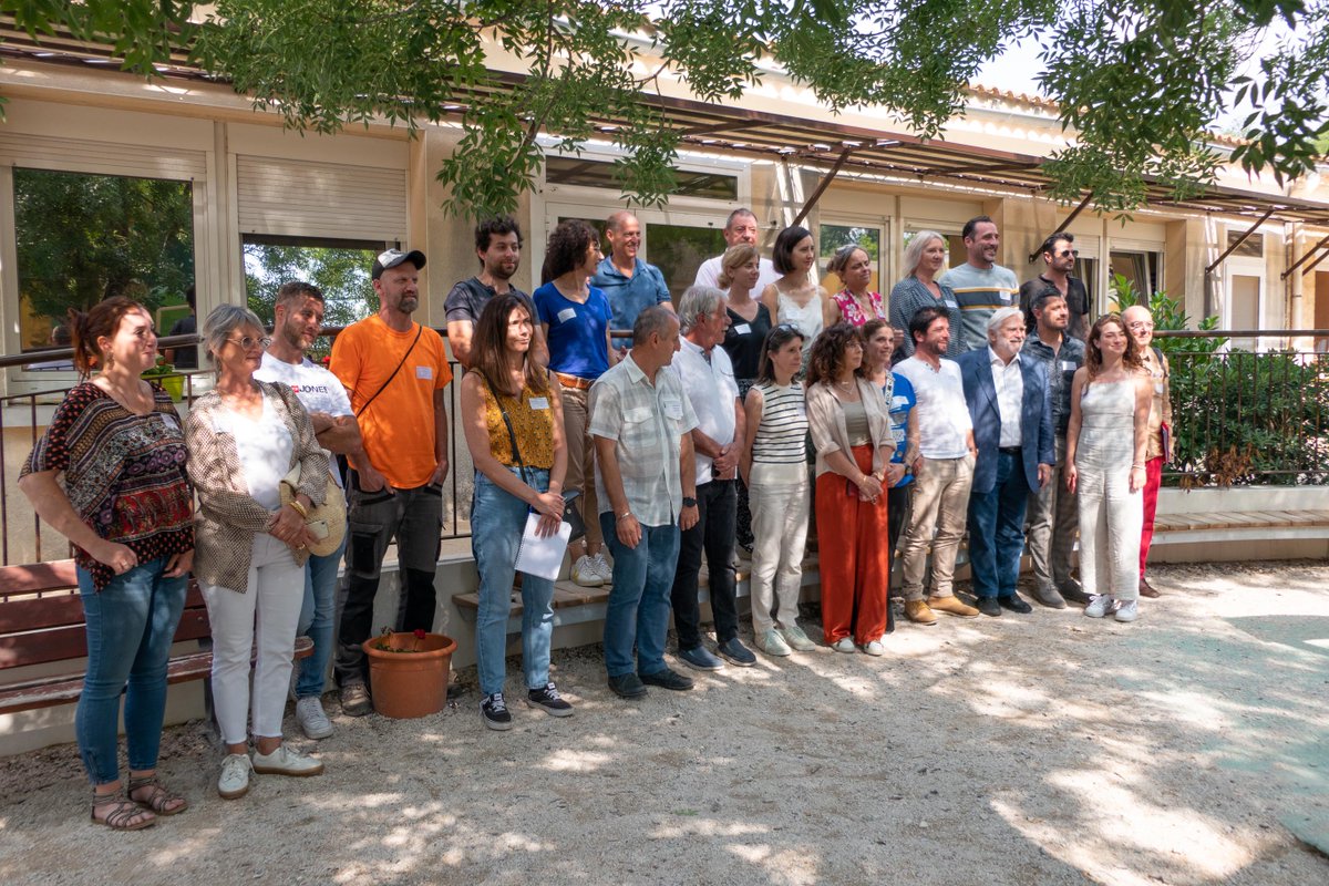 #Monteux a accueilli un #biodivTour pour présenter le projet de renaturation de la cour d’école Marcel Pagnol réalisé l’année dernière. + d'infos : cutt.ly/DwrrVMW6
<a href="/ARBE_RegionSud/">ARBE Provence-Alpes-Côte d'Azur 🌿</a> @AURAV_Avignon <a href="/MaRegionSud/">Région Sud</a>
<a href="/OFBiodiversite/">Office français de la biodiversité</a> <a href="/SauvonsLeau/">Agence de l'eau Rhône Méditerranée Corse 💧</a>