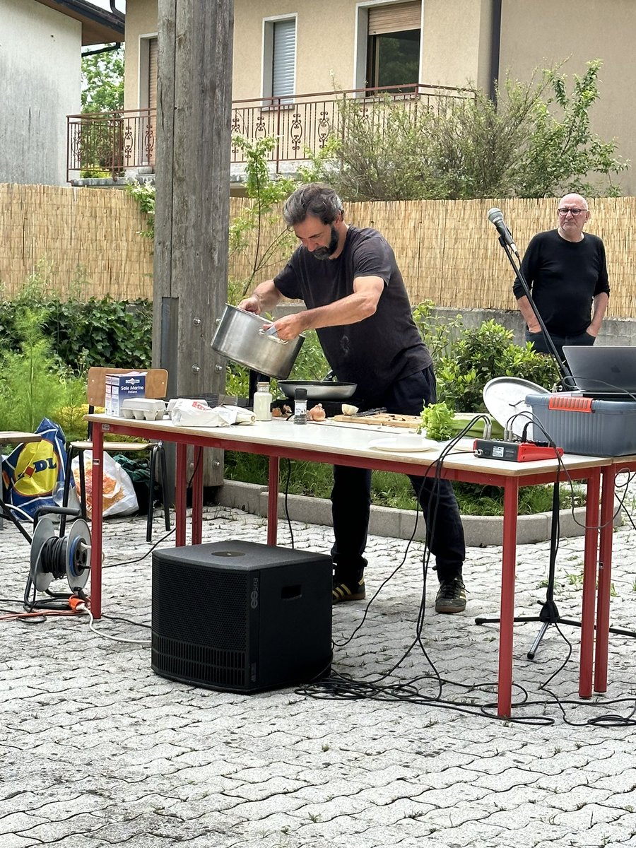chruggeriTg2's tweet photo. Vi aspettiamo a @tg2rai #costumeesocieta ore 13,30 con un mitico performer sostenibile con 💚😄#DonPasta @Donpastatw musica e cucina tradizionale in tournée in #Italia partendo da #Bordano #Carnia 🔝 #foodsoundsystem #Fvg https://t.co/vzH0DFQXNY